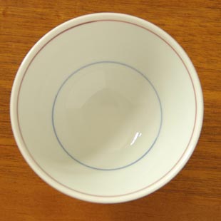 砥部焼・梅山窯 まるまどの茶碗(小)を上から見て