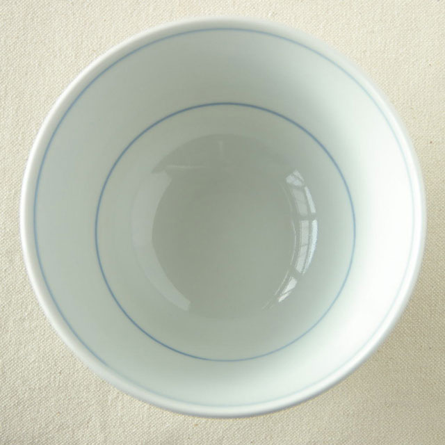 砥部焼 みつ葉の茶碗(小)を上から見たところ