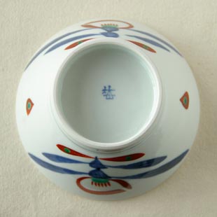 砥部焼　あか花の茶碗の底面