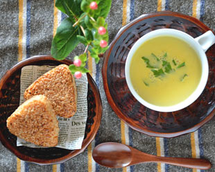 香川漆器 ハツリノミ彫の茶托と多用皿