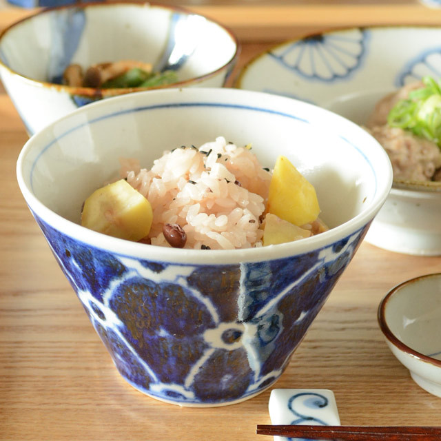 和食器・砥部焼 染付花の小鉢(大)