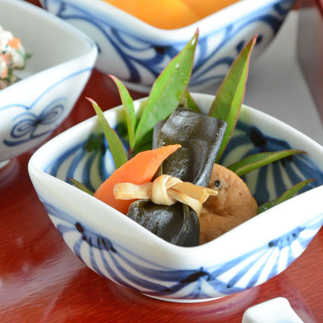 和食器・砥部焼 流れ菊の四方鉢(3寸)