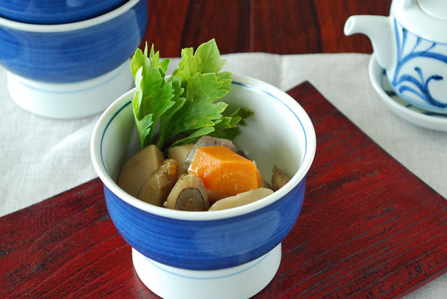 和食器・砥部焼 藍色の高台碗(4寸)