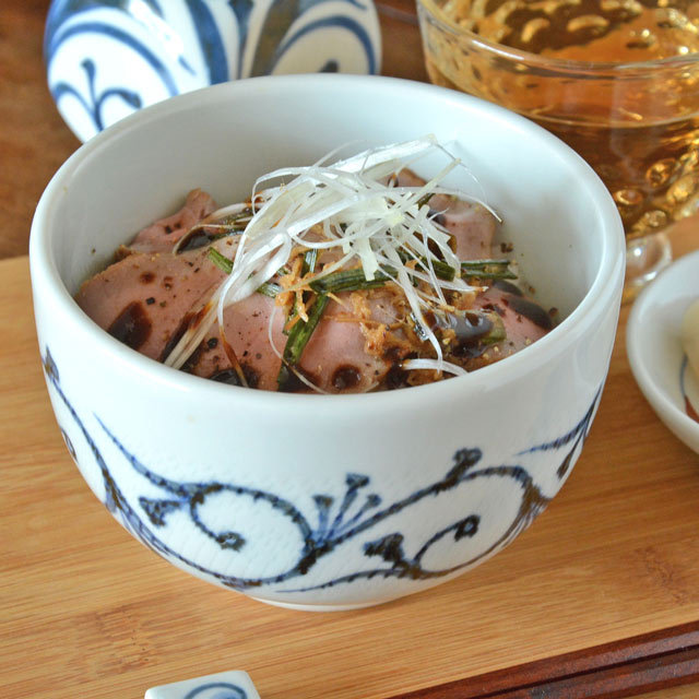 和食器・砥部焼 とびかんな唐草の深鉢(4寸)