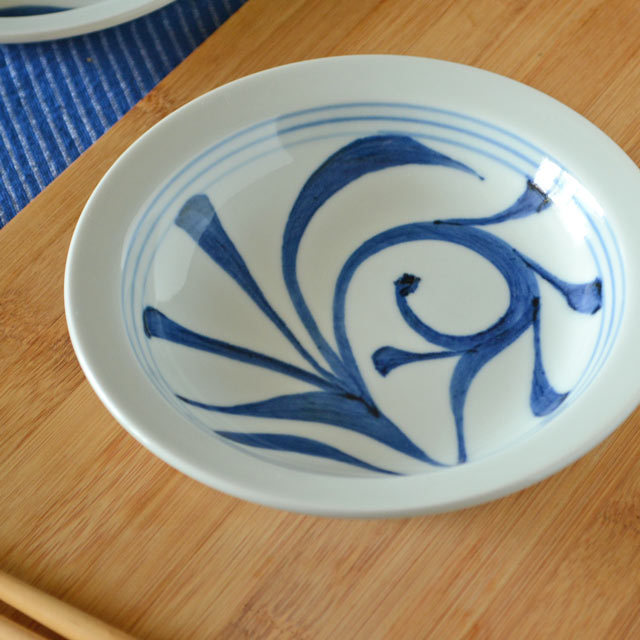 和食器・砥部焼 ひとつからくさの縁付深皿(5寸)