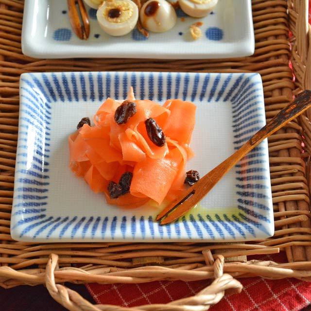 和食器・砥部焼 とくさ柄の布目角皿(4.6寸)