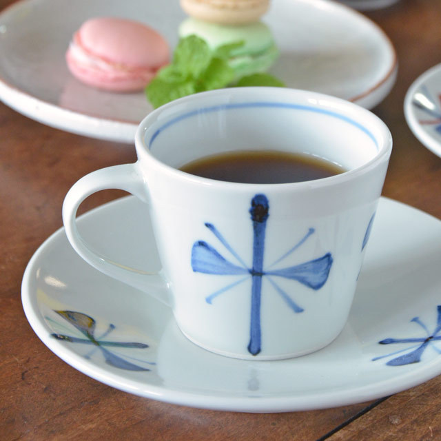 和食器・砥部焼 ごす蝶文のコーヒーカップ