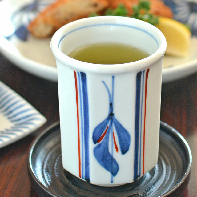 和食器・砥部焼 たてみつ葉の八角湯呑(中)