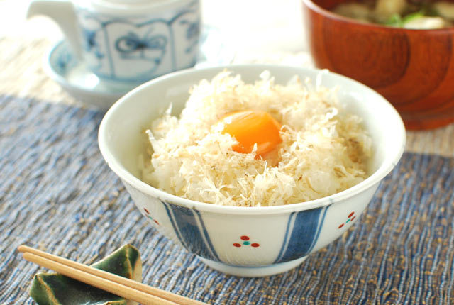 和食器・砥部焼 新みつ紋の反茶碗(3.6寸)