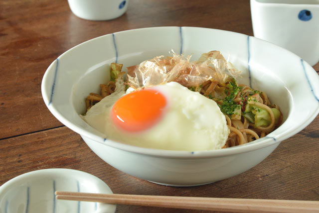 和食器・砥部焼 しましま柄のリム付鉢(7寸)