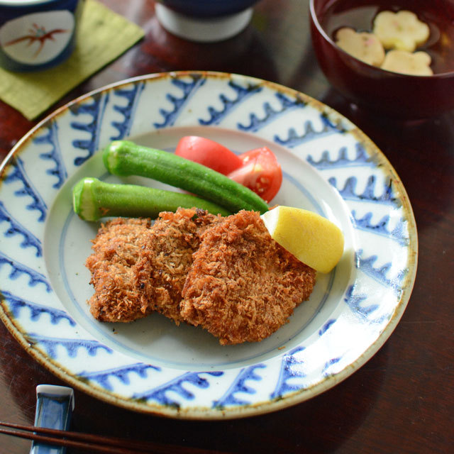 和食器・砥部焼 波模様のリム付皿(7寸)
