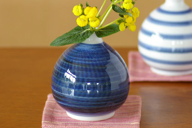 和食器・砥部焼 藍色のぷっくり花器