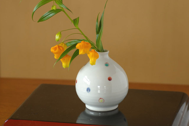 和食器・砥部焼 いろえ水玉のぷっくり花器