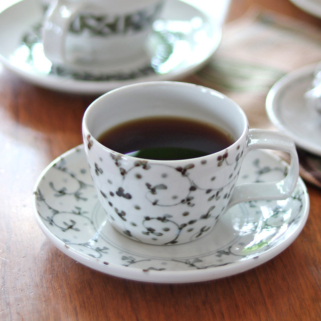 和食器・砥部焼 唐草紋のコーヒーカップ