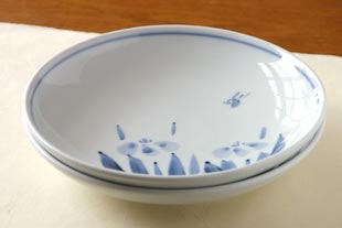 砥部焼・森陶房 大皿を重ねて