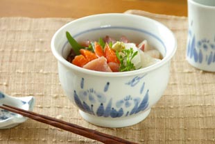 砥部焼・森陶房 あやめの小丼に海鮮丼を