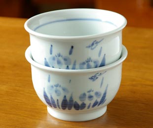 砥部焼・森陶房 あやめの小丼を重ねて
