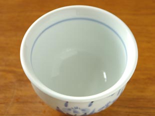 砥部焼・森陶房 あやめの小丼を上から見て