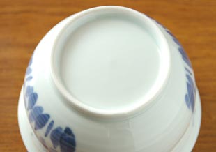 砥部焼・森陶房 あやめの小丼の底面