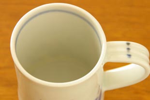 砥部焼・森陶房 あやめのマグカップを上から見て