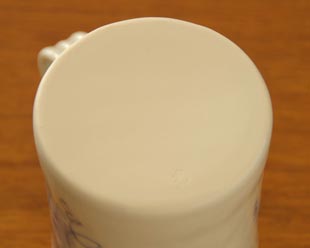 砥部焼・森陶房 ぶどうのマグカップの底面