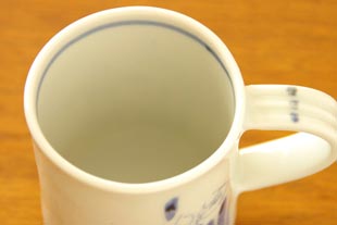 砥部焼・森陶房 すいせんのマグカップを上から見て