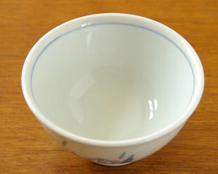 砥部焼・森陶房 あやめの茶碗を上から見て