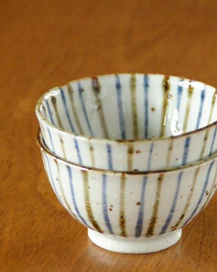 砥部焼・森陶房　麦わらの茶碗を重ねて