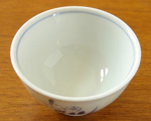 砥部焼・森陶房 すいせんの茶碗を上から見て