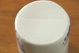 砥部焼・森陶房 たんぽぽの筒湯のみ(大)の底面
