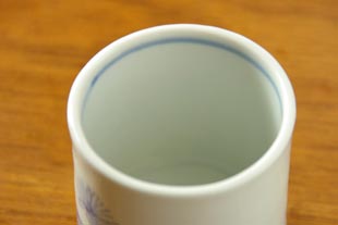 砥部焼・森陶房　たんぽぽの筒湯のみ(小）を上から見て