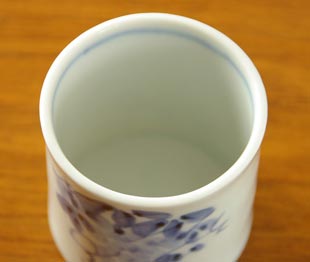砥部焼・森陶房 ぶどうの筒湯のみ(小)を上から見て