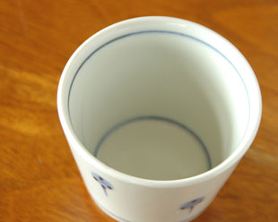 砥部焼・梅山窯 たんぽぽのそばちょこを上から見て