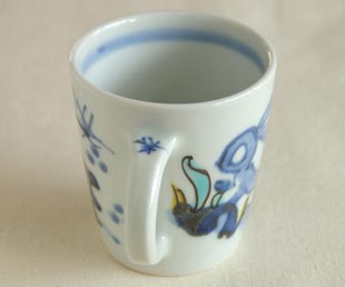 砥部焼 うさぎのマグカップの持ち手の感じ