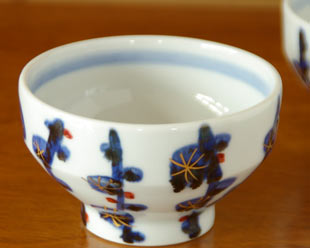 砥部焼・西岡工房　梅林の茶碗