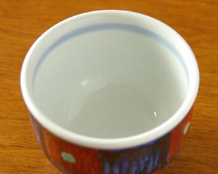 砥部焼・西岡工房 市松もようの湯呑を上から見て