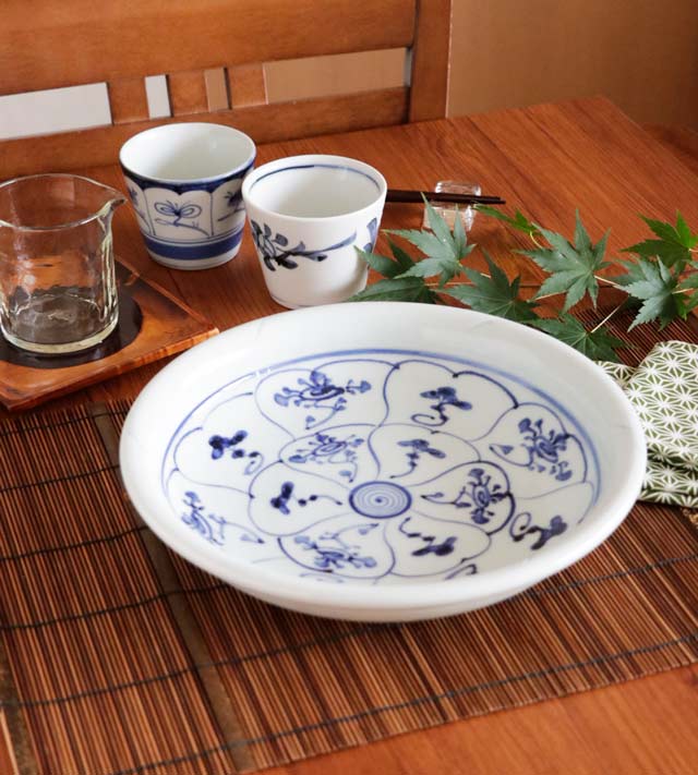 なずな文の玉浅鉢を取り入れた涼やかな食卓コーディネート