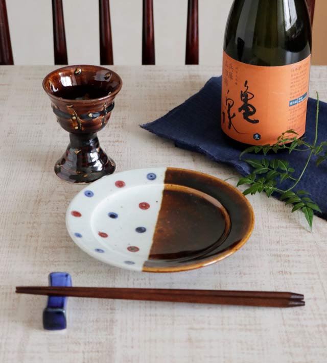 掛け分け二色水玉のリム付皿のスタイリング