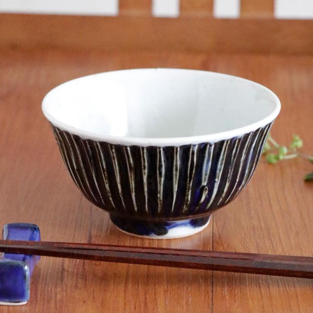 染付しのぎの反茶碗 正面