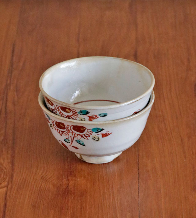 化粧色絵の茶碗 重ねた様子