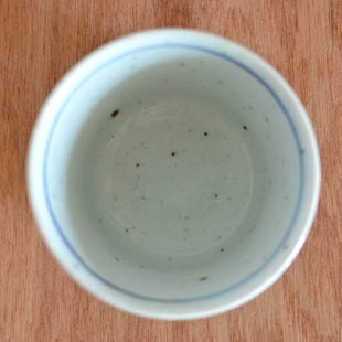 砥部焼・中田窯 三色格子のそばちょこを上から見て