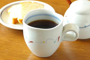 砥部焼・向井窯 遊文くねくねマグ