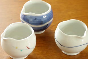 砥部焼・向井窯 くねくねミルク入れ3柄