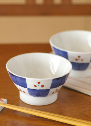 砥部焼 市松みつ紋の茶碗