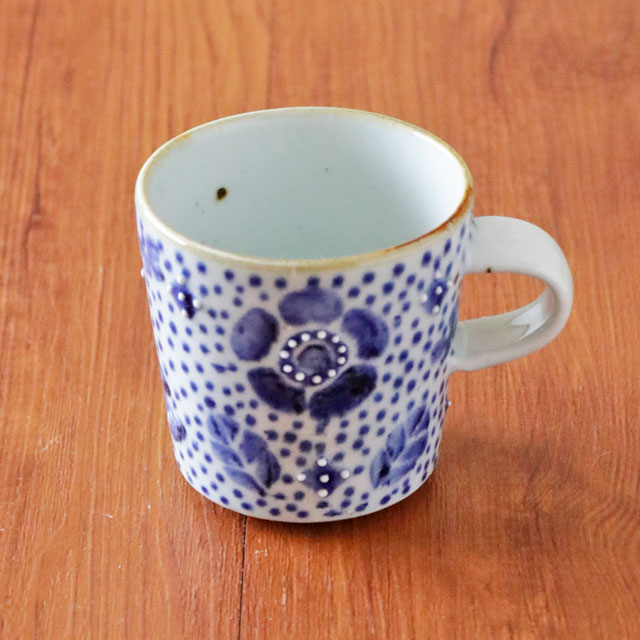 花ちらしドットのマグカップ 斜め