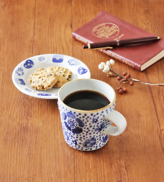 花ちらしドットのマグカップ コーヒー時間
