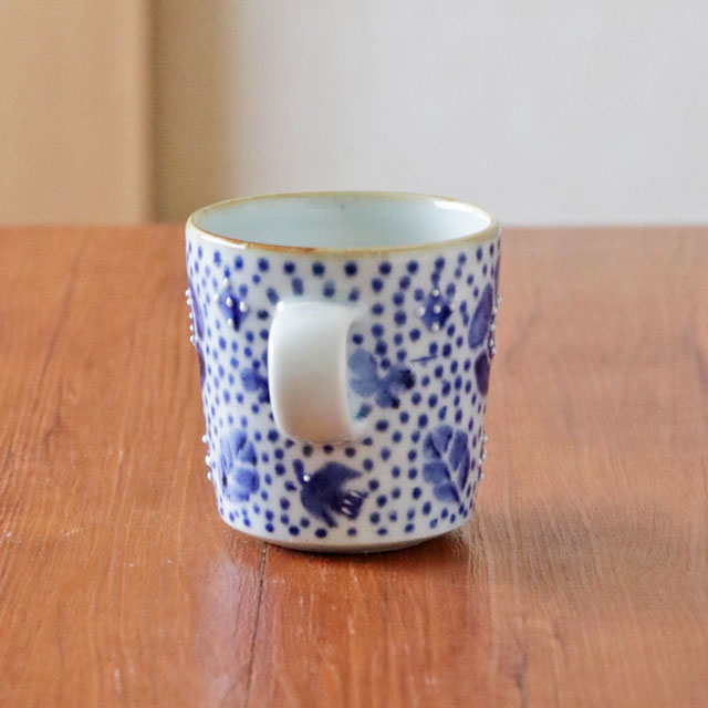 花ちらしドットのマグカップ 持ち手裏側