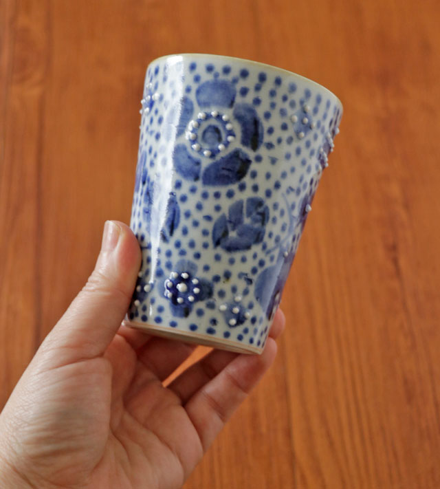 花ちらしドットのフリーカップ 手持ちイメージ