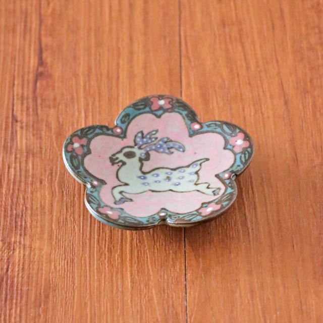 シカの花型小皿 斜め