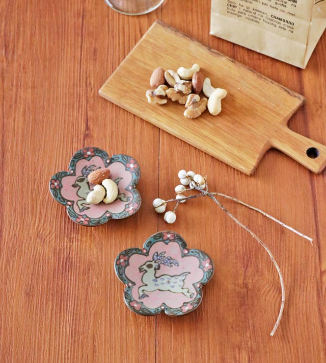 シカの花型小皿 正面